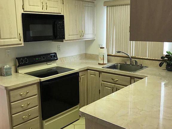3rd image of 167 Buckingham Drive N
