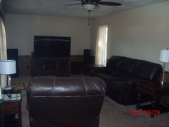 2nd image of 292 E Mariam St