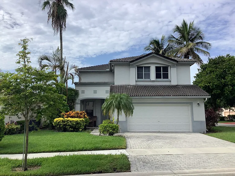 7330 NW 1st Pl — Photo 2