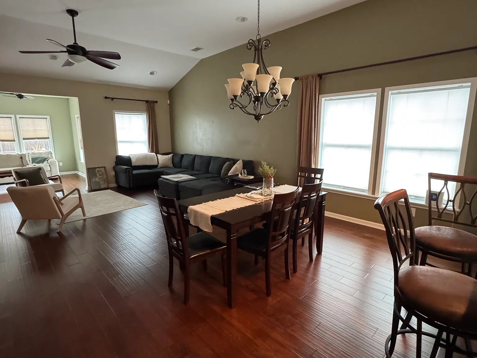 5 bed, 3.5 bath, 3220 sqft, $3,400 — Photo 1