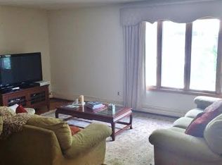 1009 Kingsland Ln, Fort Lee, NJ 07024