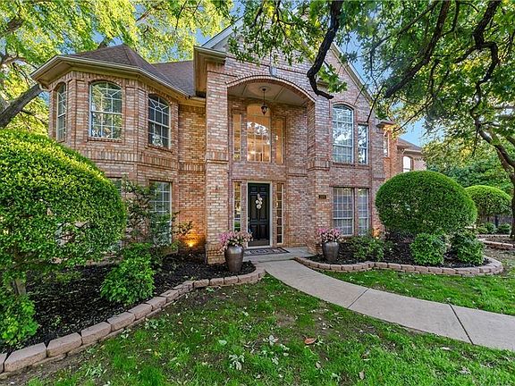 2nd image of 308 Blanco Cir