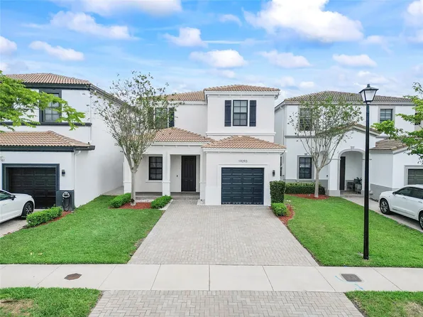 19293 NE 8th Court, Miami, FL 33179