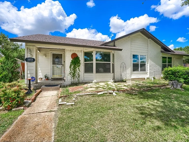 1273 Valencia Ln — Photo 2