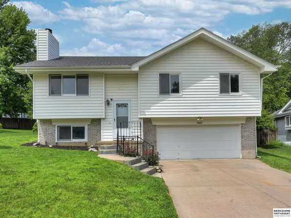 7812 La Vista Dr, La Vista, NE 68128