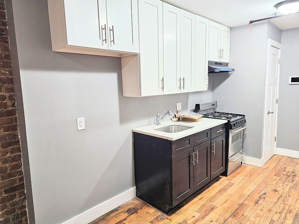 2nd image of 377 Jefferson Ave APT 1A