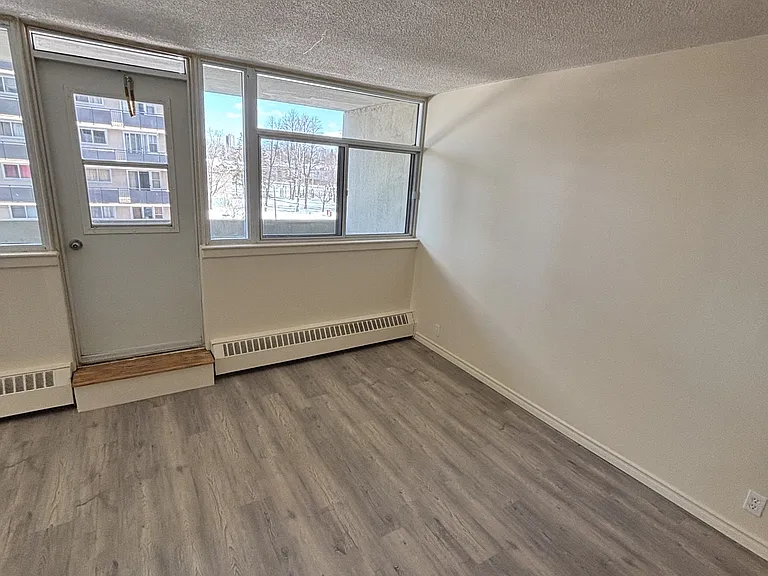 70 McEwen Ave #404 — Photo 7
