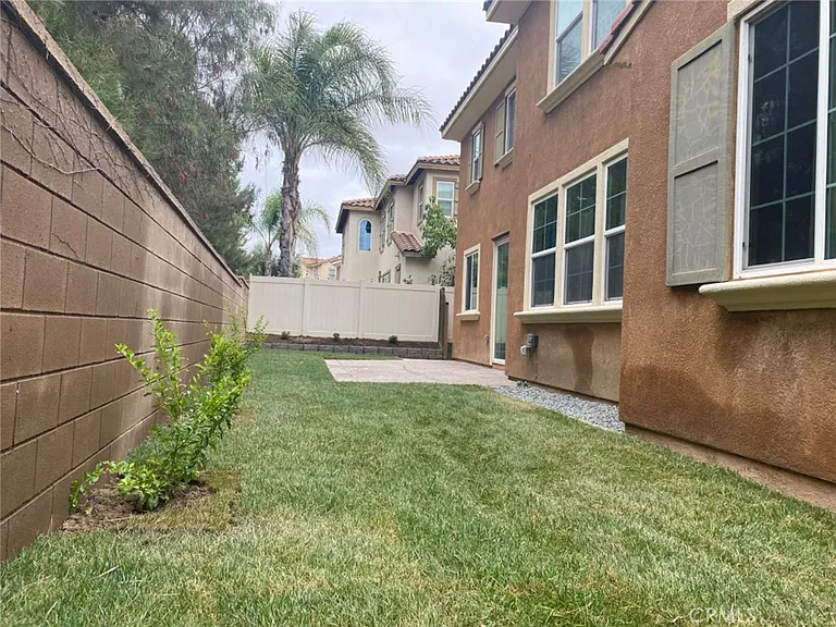 40485 Amesbury Ln — Photo 15