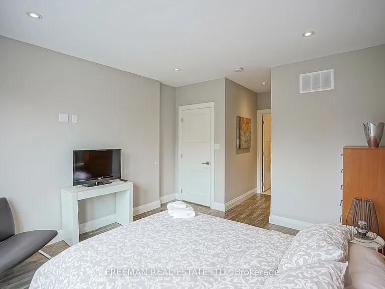 50 Russell St #2 — Photo 24
