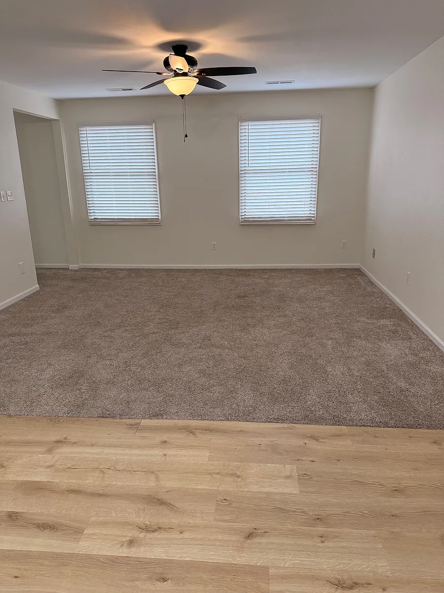 Living room - 1000 Northeast Dr #D