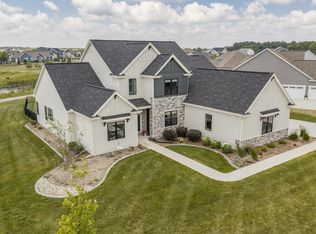 35105 Castle Rock Dr, Summit, WI 53066