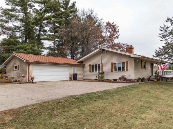 N6634 3rd Ave, Oxford, WI 53952