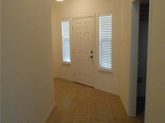 4th image of 1728 Riverchase Ave
