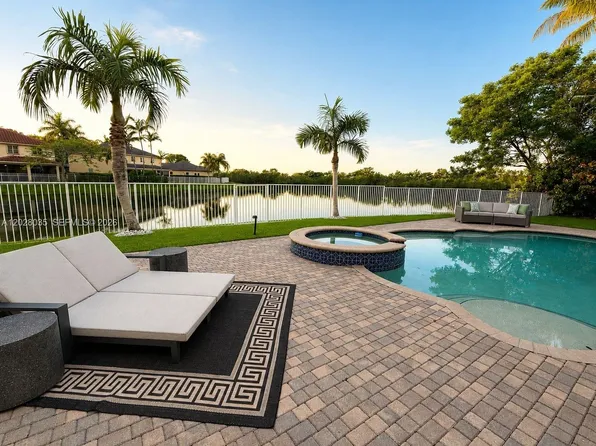 1088 Skylark Dr, Weston, FL 33327