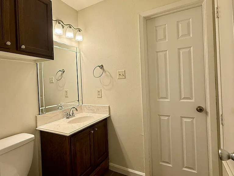 2110 Lee St #A — Photo 6