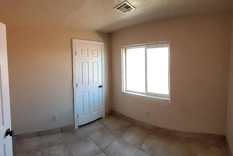3914 S 5th Ave — Photo 10