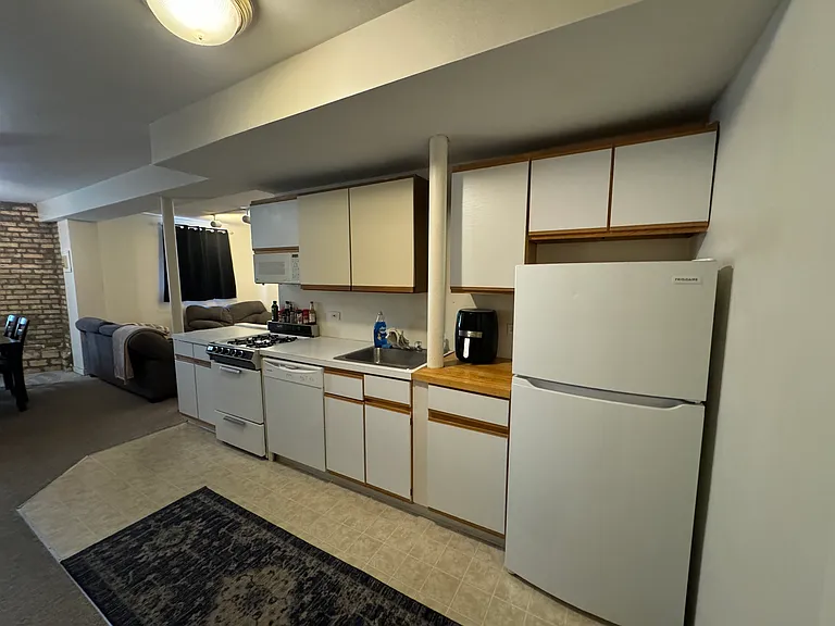 1208 W Roscoe St #G — Photo 6