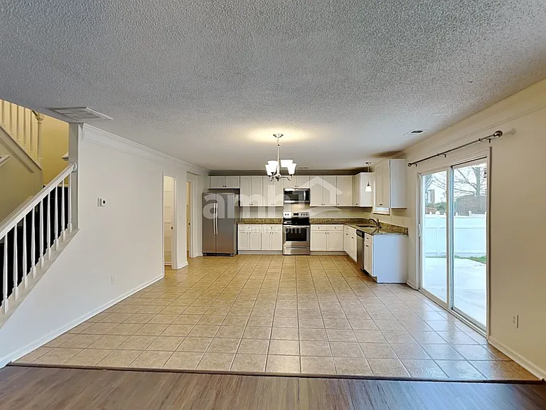 2116 Maple Tree Ct — Photo 8