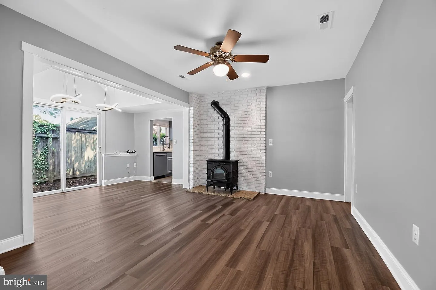 4 bed, 1414 sqft, $3,100 — Photo 1