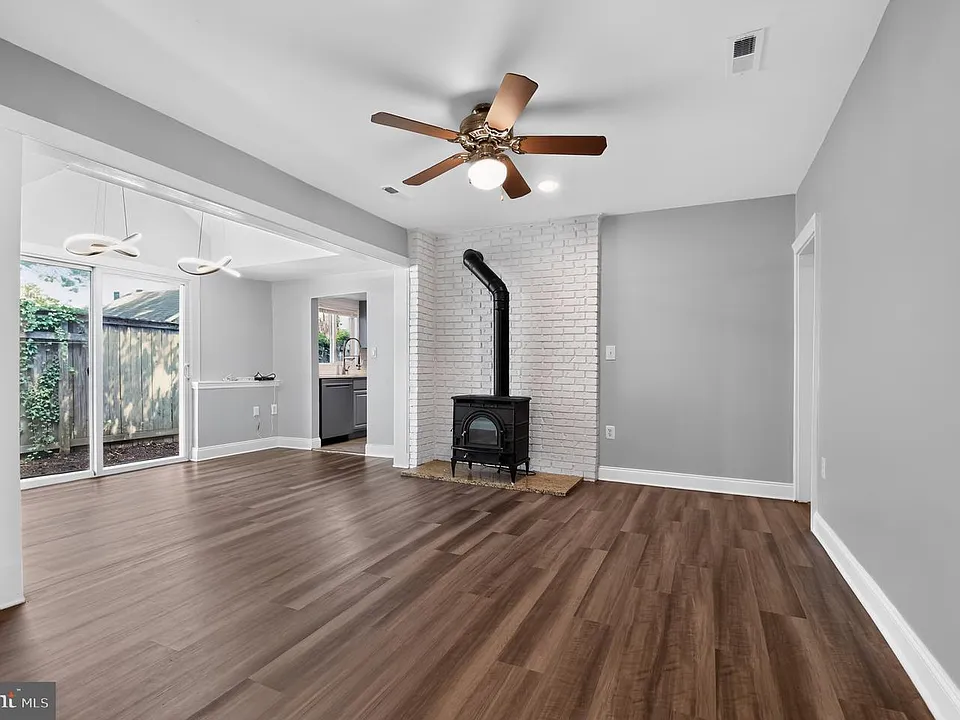 1727 Forestville Rd