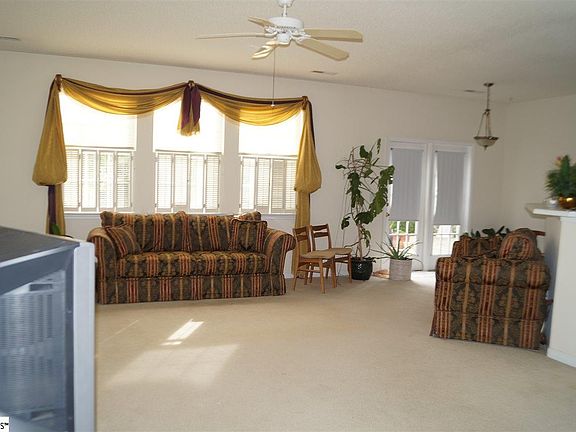 2nd image of 7 Blossom Park Ct