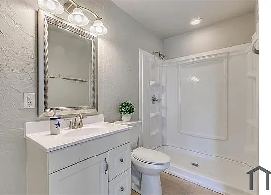 11001 N Blackwelder Ave — Photo 23