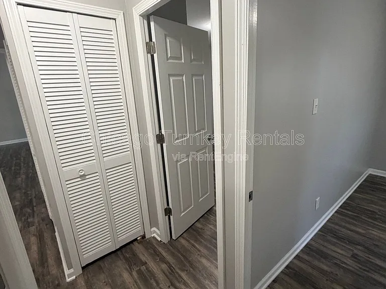 105 S Sycamore Ln — Photo 10