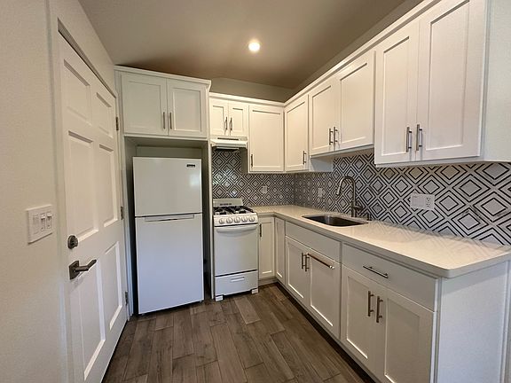 2nd image of 7052 Whitaker Ave