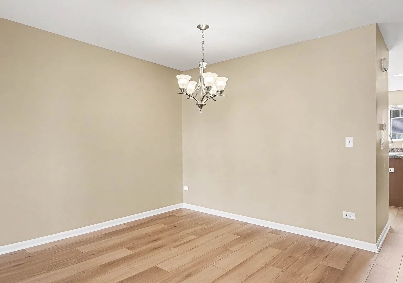 3 bed, 2.5 bath, 1757 sqft, $2,600 — Photo 3