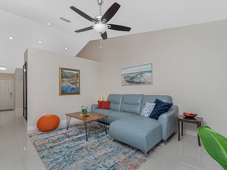 10523 Pendleton Ave — Photo 6