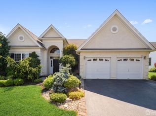 25 Riviera Dr, Monroe Township, NJ 08831