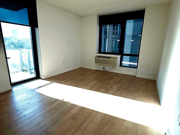 160 1st St #515 — Photo 9