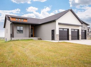 7680 Star Ln, Bismarck, ND 58503