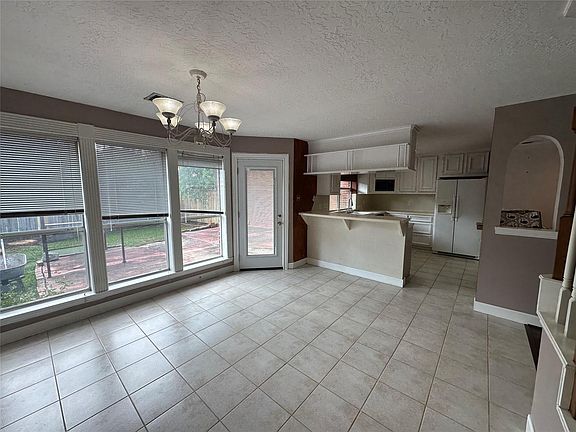 5th image of 443 N Rivershire Dr