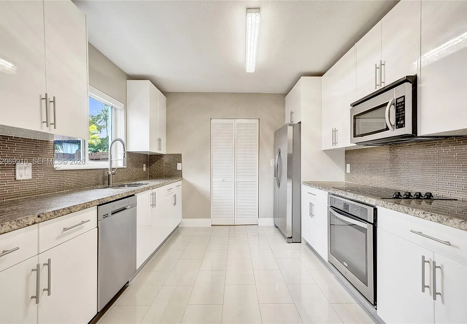 4 bed, 1903 sqft, $4,500 — Photo 2