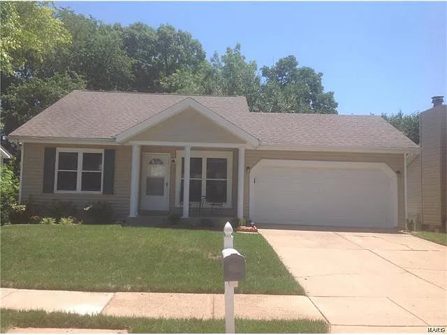 1134 Treetop Village Dr photo 1