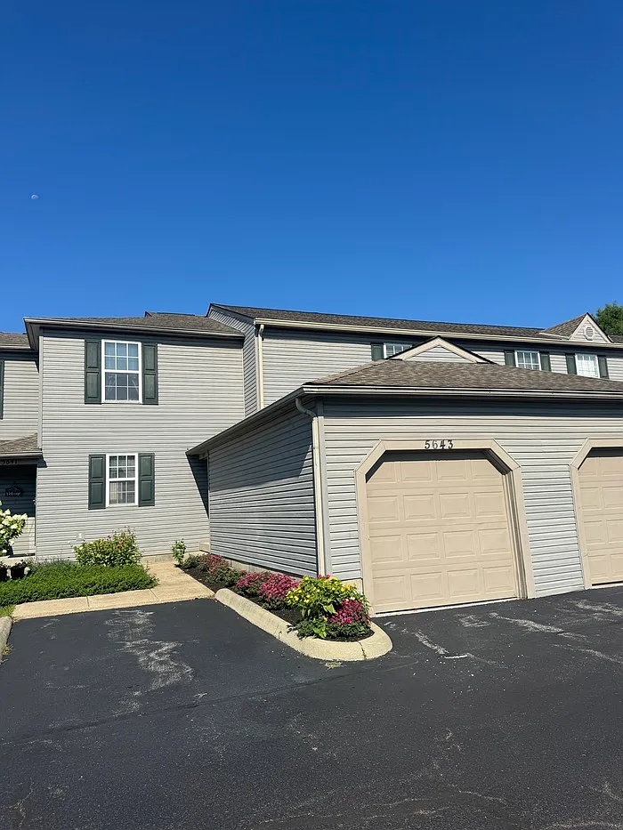2 bed, 2.5 bath, 1176 sqft, $1,695 — Photo 1