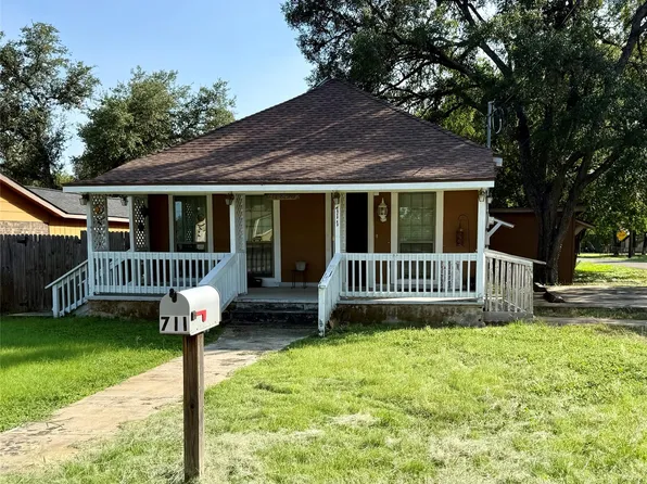 711 N Bishop St, San Marcos, TX 78666