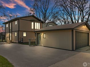 27909 W Lake Shore Dr, Spring Grove, IL 60081