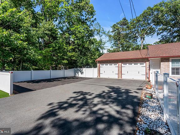 2nd image of 28 Geranium St