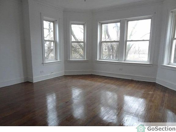 3rd image of 8509 S Crandon Ave APT 2S