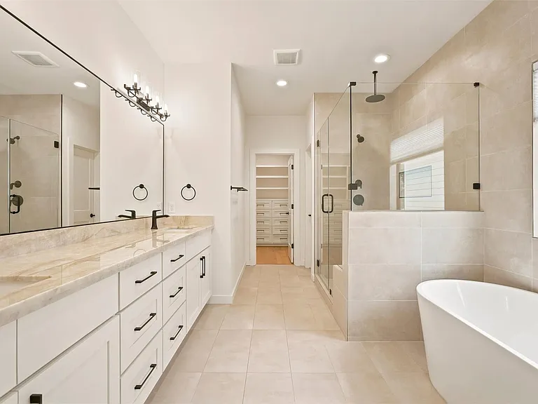 1435 Lawrence St — Photo 17