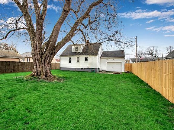 5th image of 150 Clover Pl