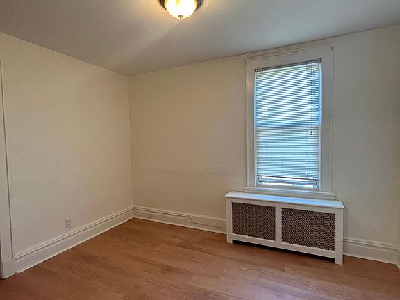 3rd image of 185 Montgomery Ave APT 2