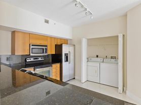 250 NE 3rd Ave