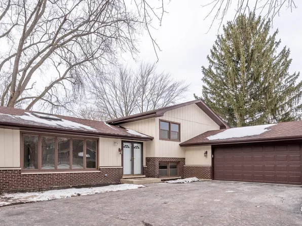 10S258 Alma Ln, Naperville, IL 60564