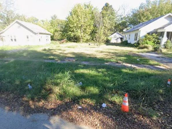 1032 W Chestnut St, Independence, KS 67301