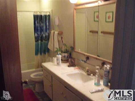 2nd image of 2061 Sweetland St