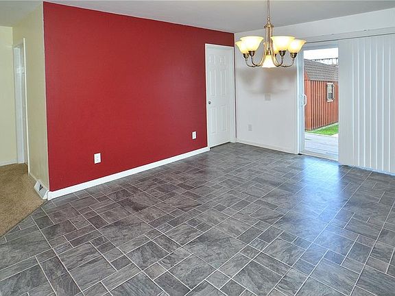 5th image of 303 S 6th St