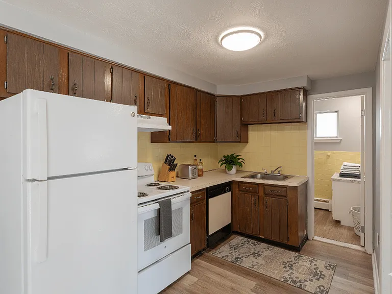 Washington Square Apartments — Photo 11